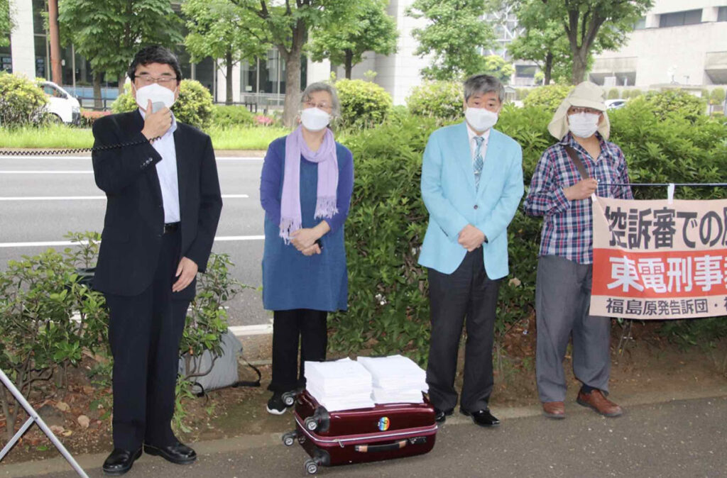 5月20日 一審判決破棄・公正判決を求め東京高裁に署名第1次分を提出